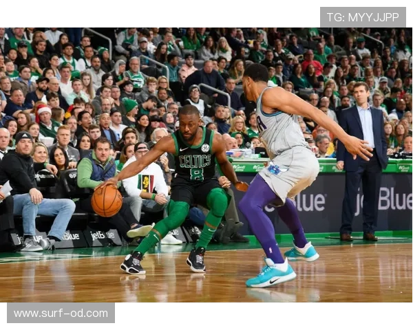 布朗无球跑位为塔图姆拉开空间比上季更高效