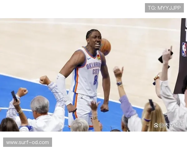 杰伦·威廉姆斯比上季更擅挡拆制造错位提升三分威胁