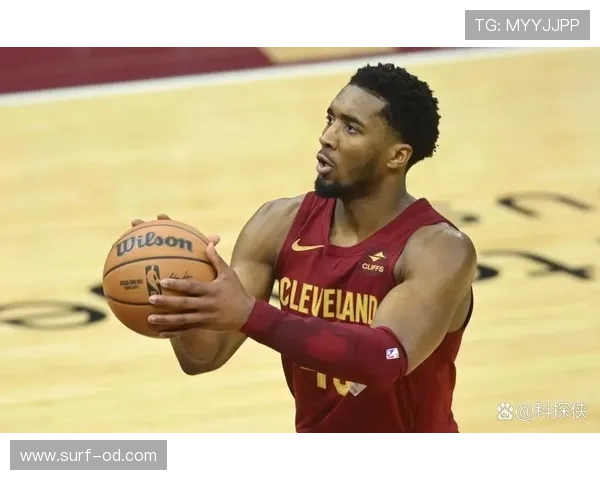 米切尔通过高频突破拉开进攻空间，提升球队关键得分效率